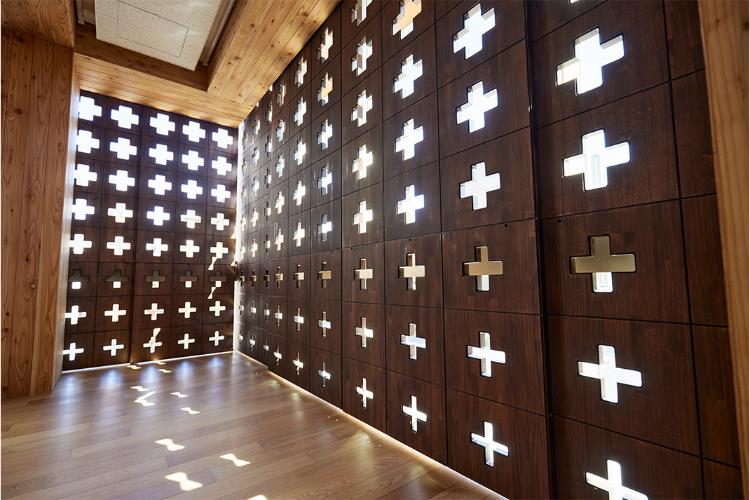 開閉することで日射調整が可能な木格子戸